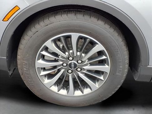 Used 2021 Lincoln Nautilus Reserve image 25