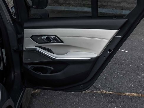 Used 2022 BMW M3 Competition w/ M Carbon Exterior Package AWD/4WD image 18
