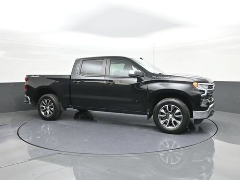 Used 2023 Chevrolet Silverado 1500 LT AWD/4WD image 17