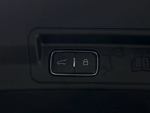 Used 2023 Ford Explorer Limited RWD image 31