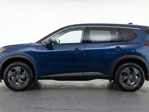 Used 2025 Nissan Rogue SV AWD/4WD image 5