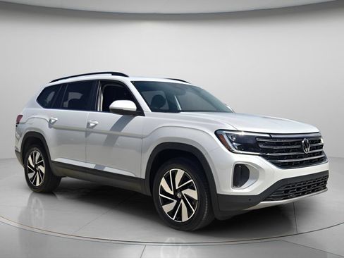 Certified 2026 Volkswagen Atlas SE w/ Panoramic Sunroof Package FWD image 8