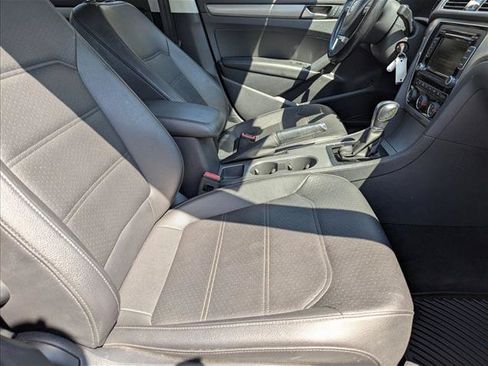 Used 2014 Volkswagen Passat 1.8T SE FWD image 19