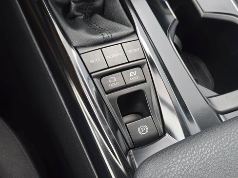Used 2025 Toyota Camry LE FWD image 31