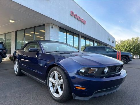 Used 2011 Ford Mustang GT Premium RWD image 4