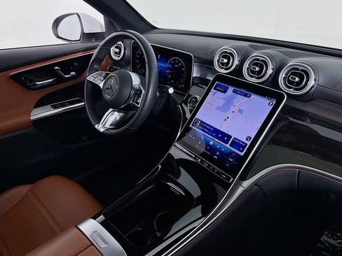 Certified 2025 Mercedes-Benz GLC 300 4MATIC image 17