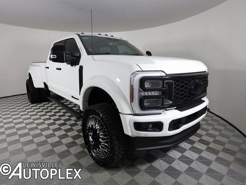 Used 2025 Ford F450 Platinum w/ Platinum Plus Package image 3