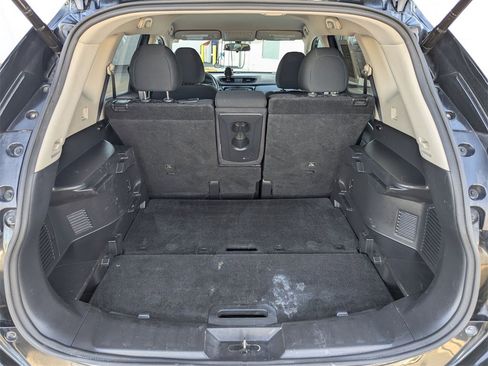 Used 2018 Nissan Rogue SV image 31