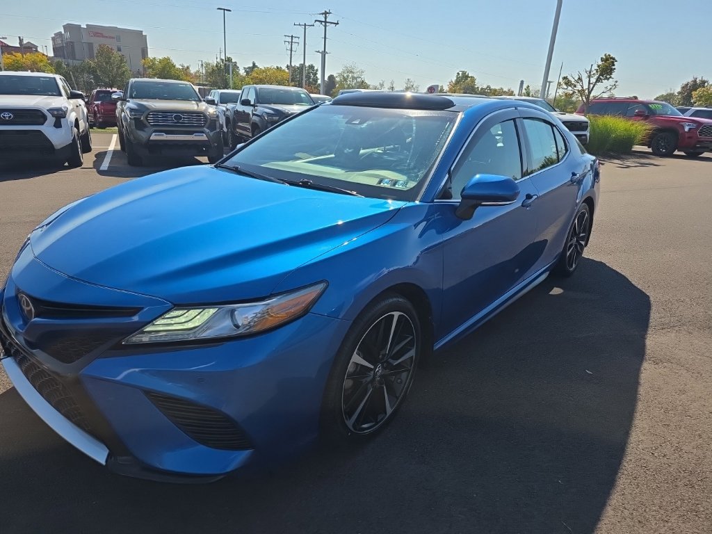 Used 2018 Toyota Camry XSE FWD image 3