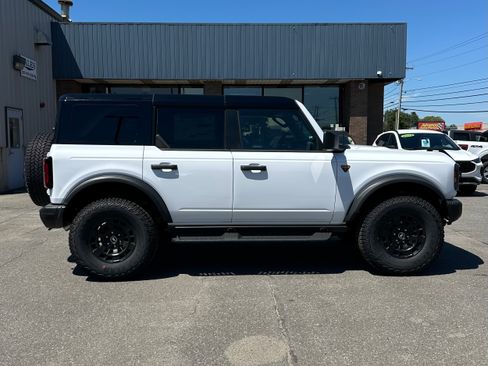 New 2026 Ford Bronco Badlands w/ Sasquatch Package AWD/4WD image 9