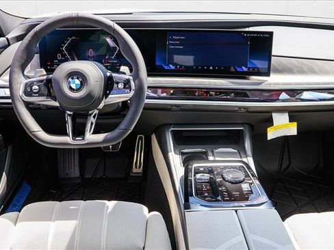 Used 2025 BMW 760i xDrive w/ Premium Package image 22