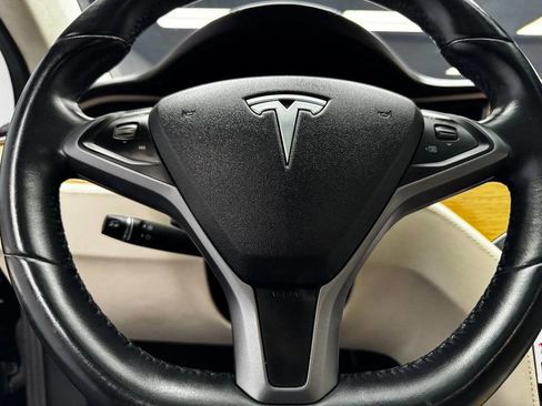 Used 2018 Tesla Model X 75D image 22