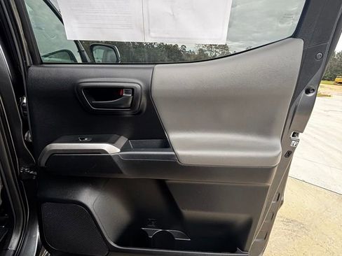 Used 2018 Toyota Tacoma SR5 image 16