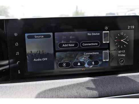 Used 2025 Nissan Kicks SV FWD image 11