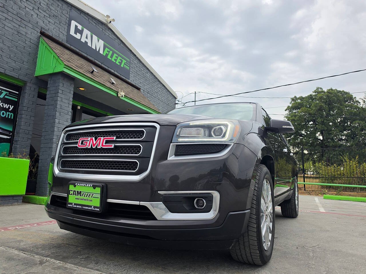 Used 2017 GMC Acadia Limited SLT FWD image 2