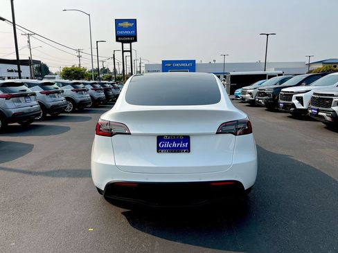 Used 2021 Tesla Model Y Long Range AWD/4WD image 25