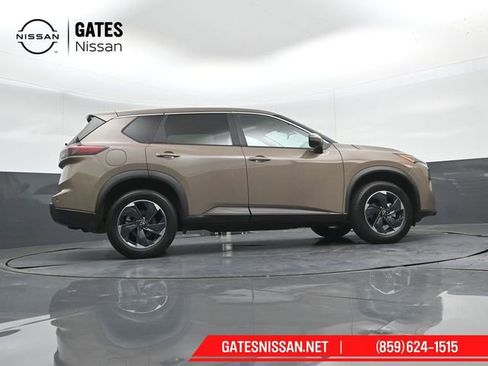 Used 2025 Nissan Rogue SV AWD/4WD image 34
