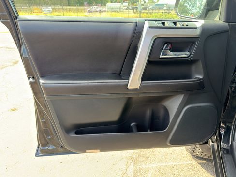 Used 2016 Toyota 4Runner SR5 AWD/4WD image 20