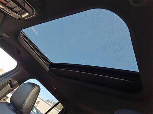 New 2025 Jeep Grand Cherokee Altitude image 7