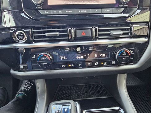 Used 2022 Nissan Pathfinder SV image 22