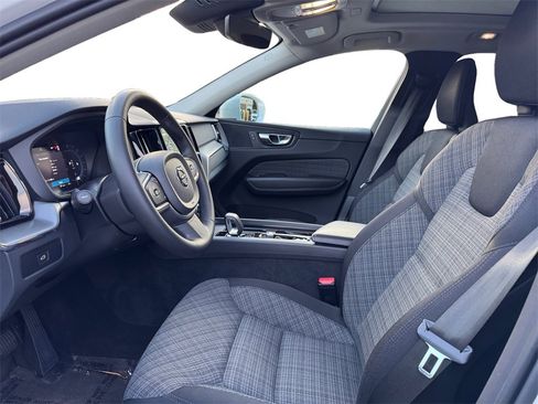 Certified 2023 Volvo XC60 B5 Core image 11