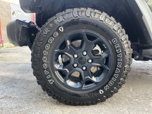 Used 2023 Jeep Wrangler Unlimited AWD/4WD image 10