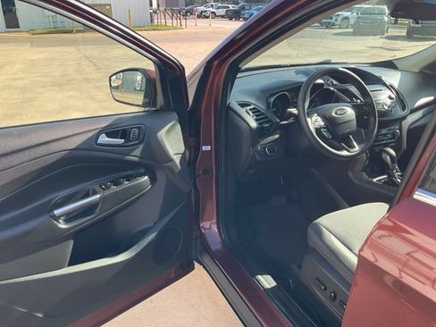 Used 2018 Ford Escape SE FWD image 2