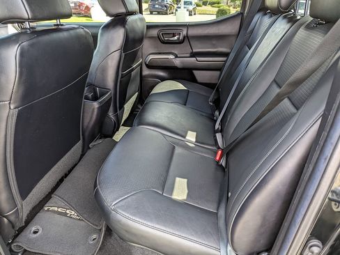 Used 2022 Toyota Tacoma Limited image 53