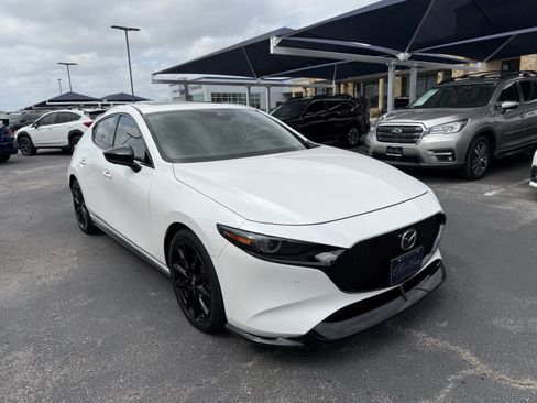 Used 2021 MAZDA MAZDA3 Hatchback w/Premium Plus Pkg image 9