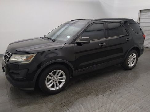 Used 2016 Ford Explorer FWD image 2