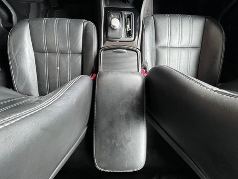 Used 2018 Chrysler 300 S image 24