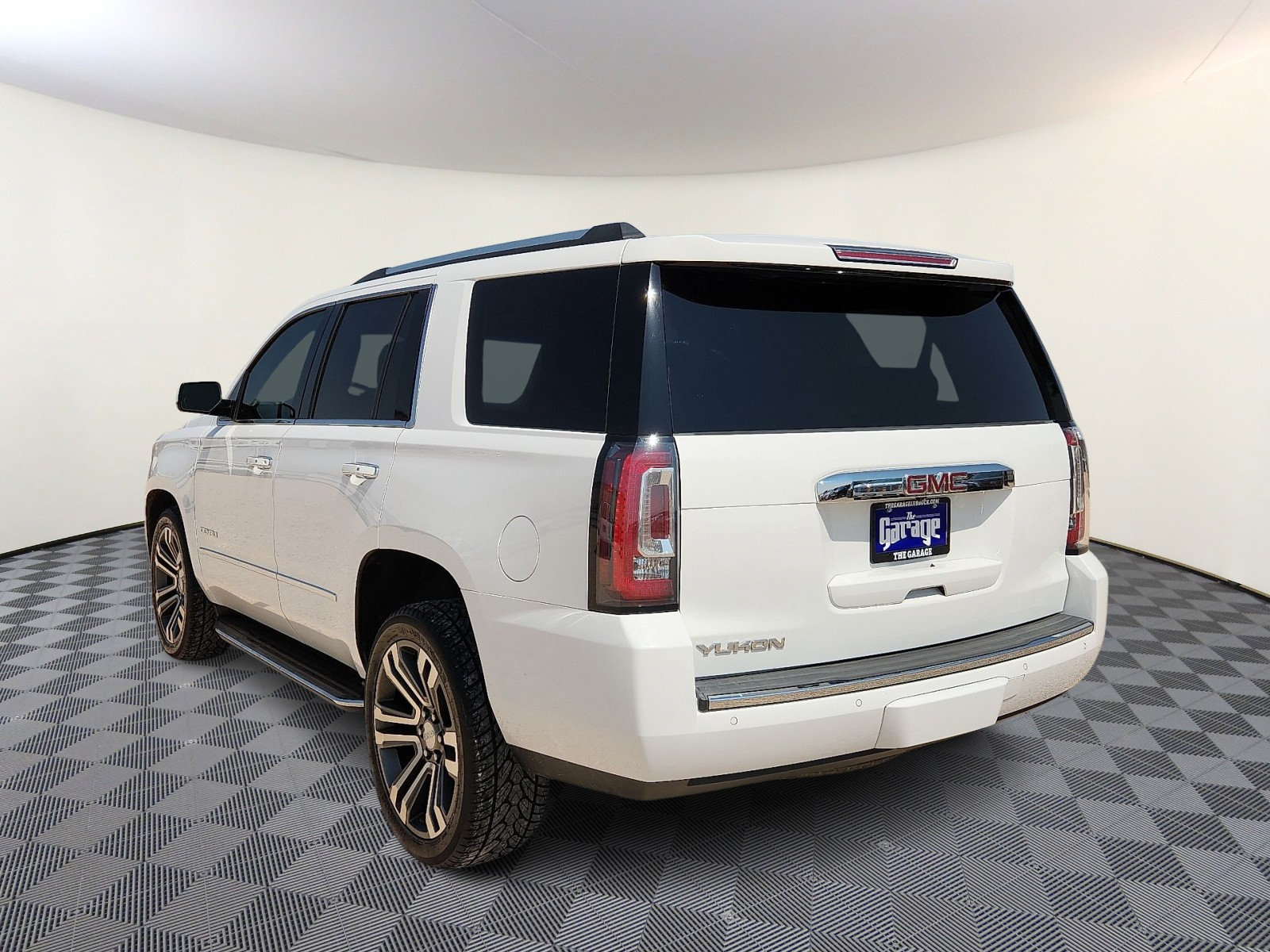 Used 2019 GMC Yukon Denali w/ Open Road Package RWD image 3