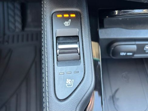 Used 2024 Kia Telluride EX w/ EX Captain's Chair Package image 37