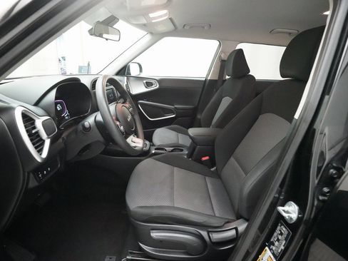 Certified 2023 Kia Soul LX w/ LX Technology Package image 7