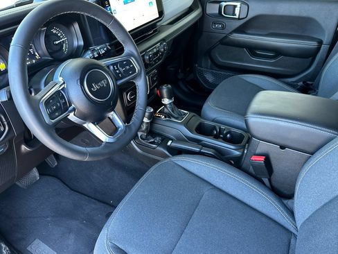 Used 2025 Jeep Wrangler Unlimited Sahara w/ Safety Group AWD/4WD image 10