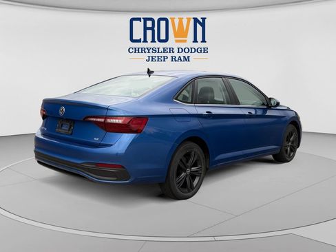 Used 2022 Volkswagen Jetta SE FWD image 3
