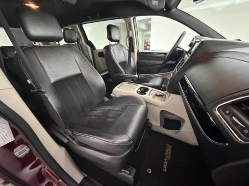 Used 2017 Dodge Grand Caravan SXT FWD image 12