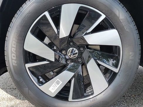 New 2026 Volkswagen Atlas Cross Sport SE image 11