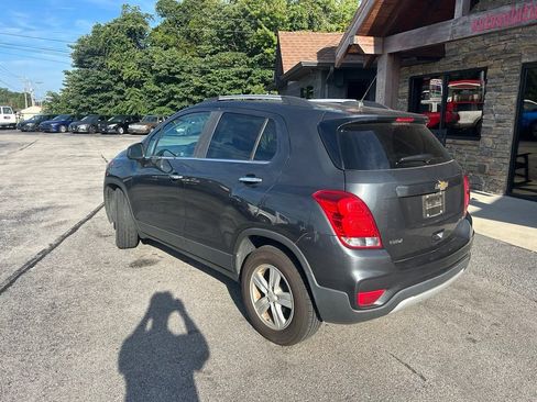 Used 2017 Chevrolet Trax LT w/ LT Convenience Package FWD image 5