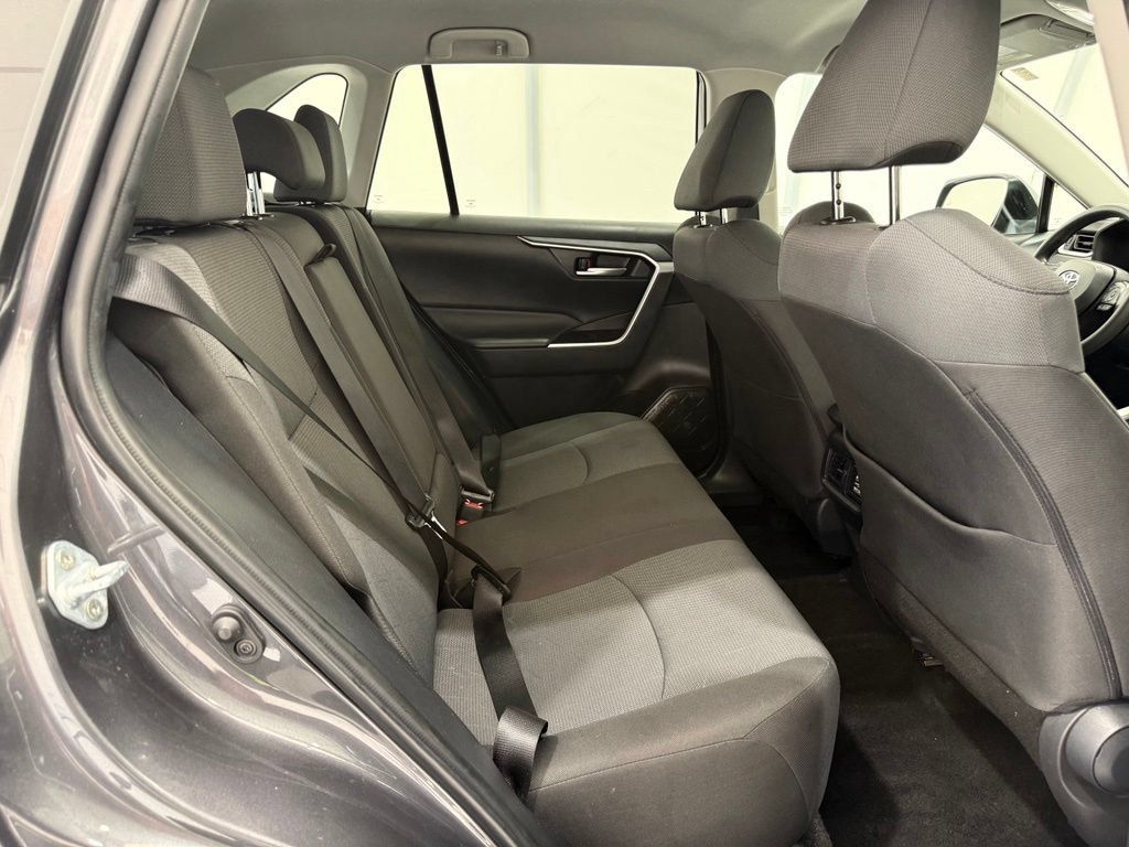 Used 2025 Toyota RAV4 XLE FWD image 23