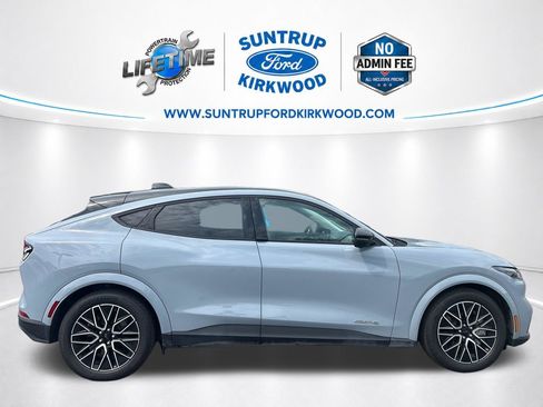 Used 2025 Ford Mustang Mach-E Premium AWD/4WD image 8