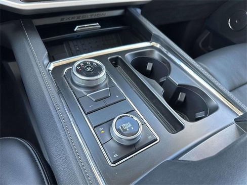 Used 2024 Ford Expedition Max XLT image 13
