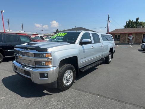 Used 2018 Chevrolet Silverado 2500 LT image 2