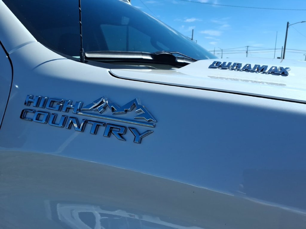 Used 2023 Chevrolet Silverado 1500 High Country w/ High Country Premium Package AWD/4WD image 10