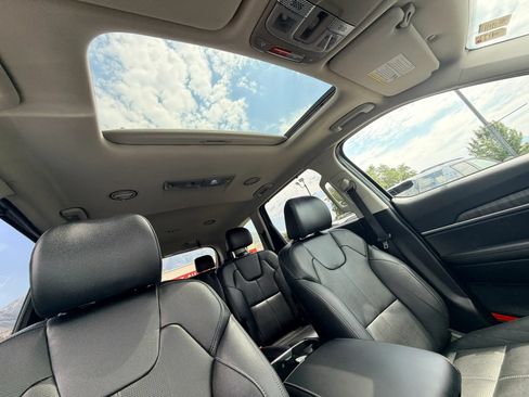 Used 2024 Kia Telluride EX w/ EX Captain's Chair Package AWD/4WD image 29