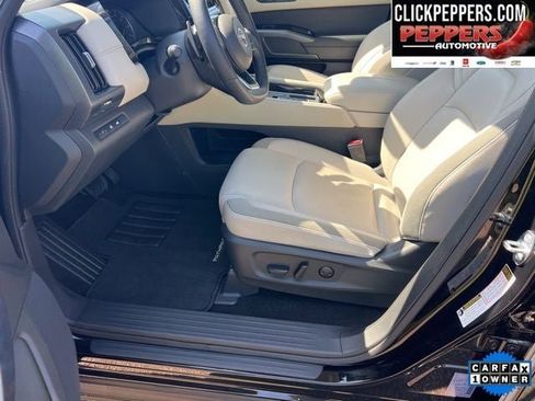 Used 2025 Nissan Pathfinder SL FWD image 10