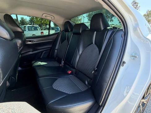 Used 2021 Toyota Camry SE FWD image 18