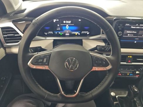 Used 2025 Volkswagen Taos SE AWD/4WD image 15