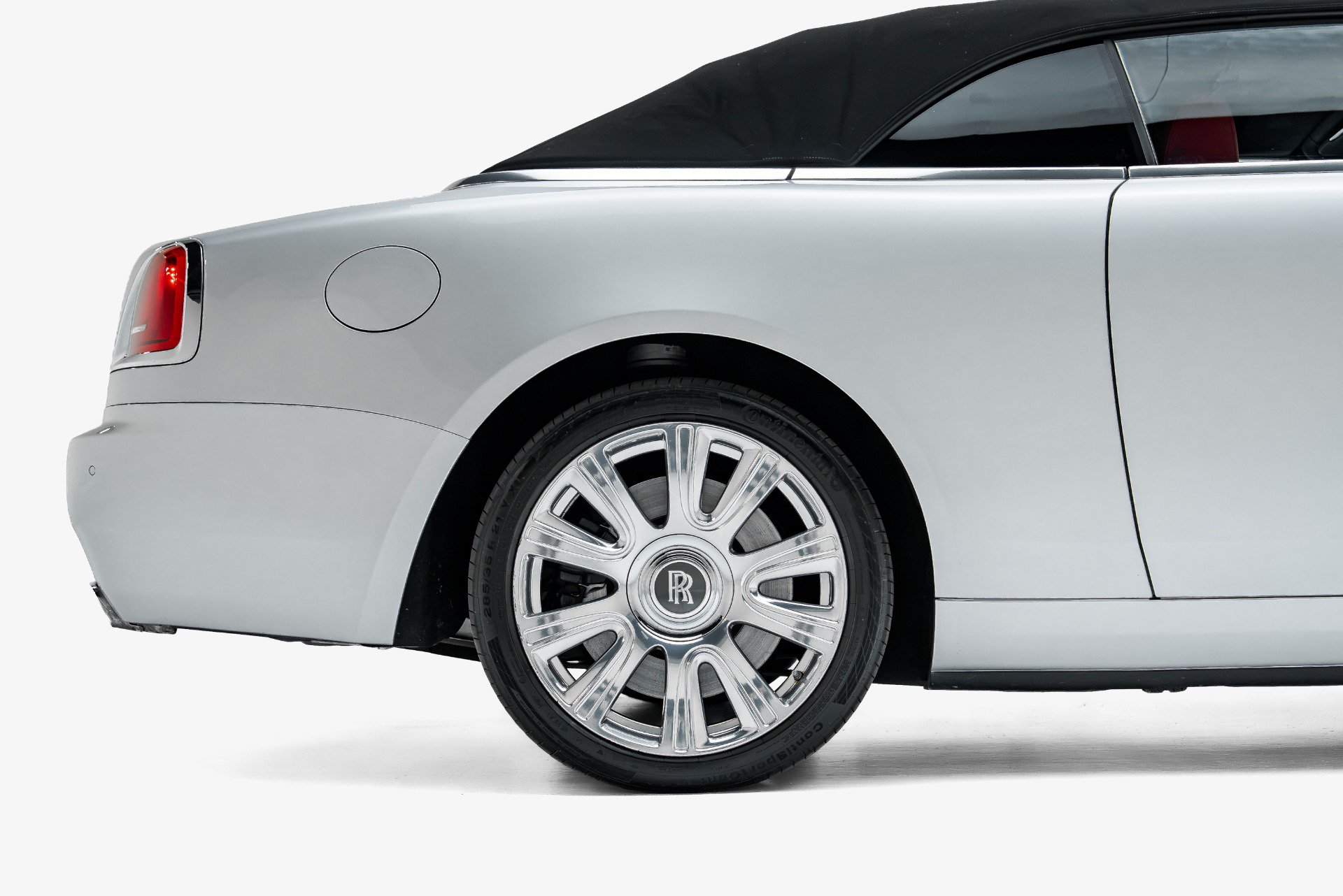 Used 2016 Rolls-Royce Dawn RWD image 24