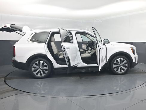 Used 2022 Kia Telluride S image 61